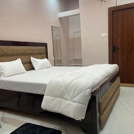 Nirmal Niwas Hotel Varanasi Luaran gambar