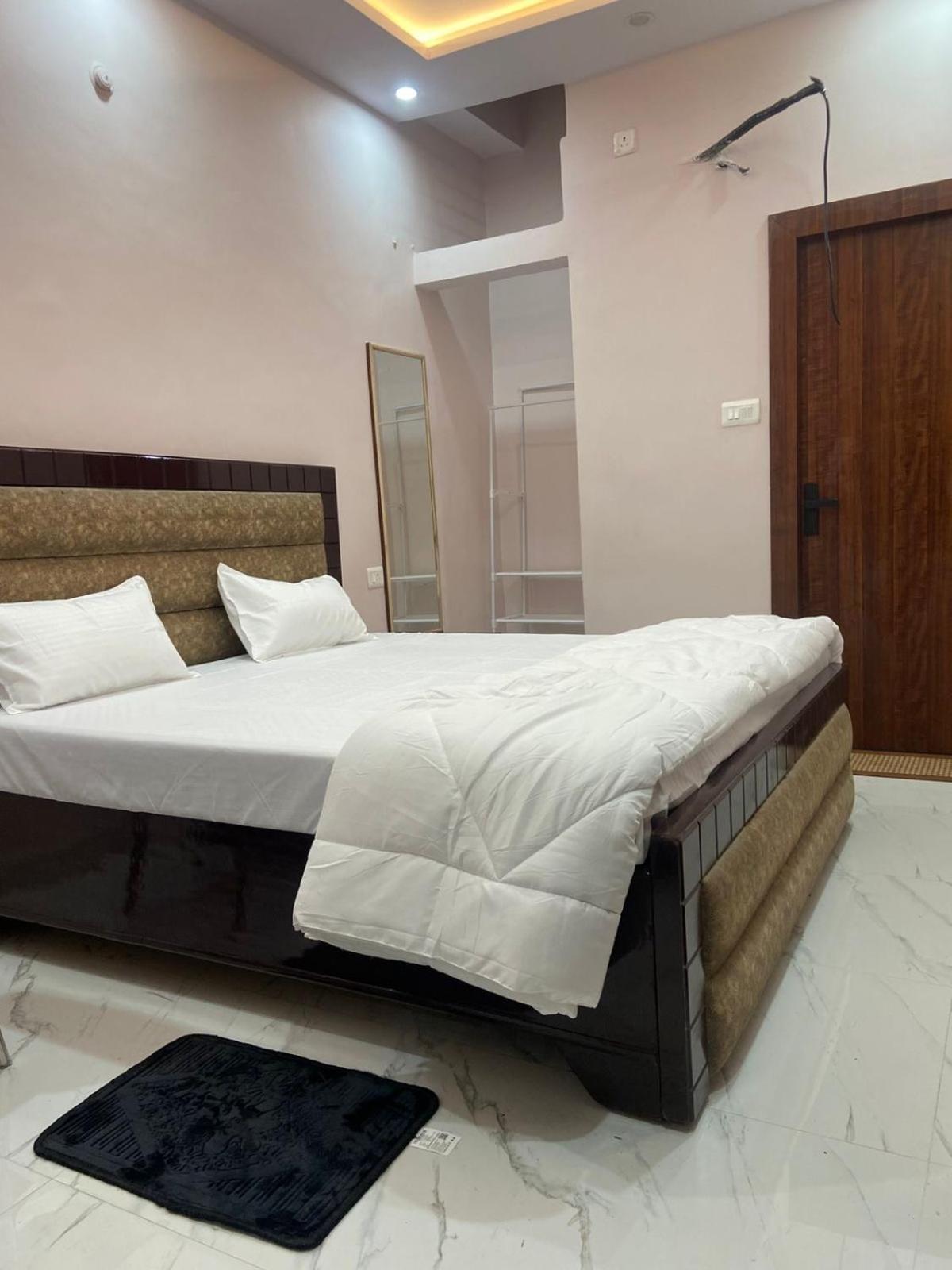 Nirmal Niwas Hotel Varanasi Luaran gambar