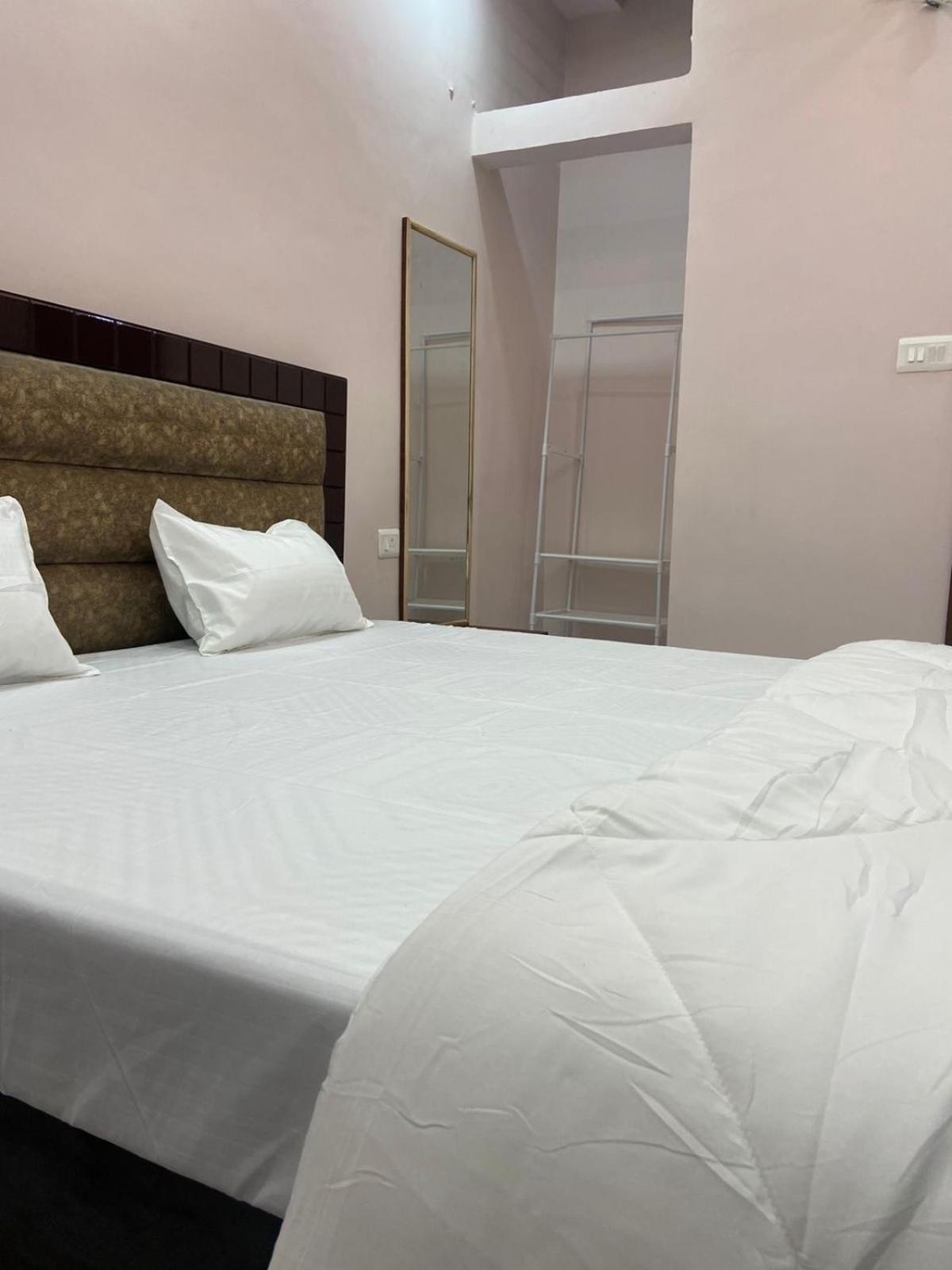 Nirmal Niwas Hotel Varanasi Luaran gambar